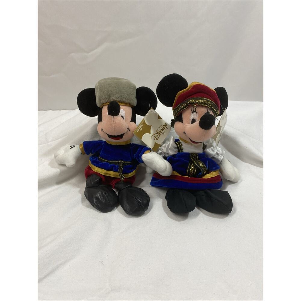 Disney Globe Trotting Russian Mickey and Minnie Mouse Bean Bag 8"...NEW